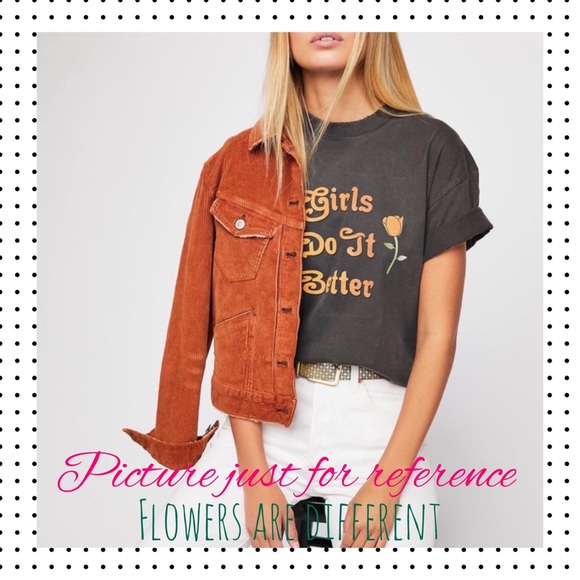 NWOT "Girls Do It Better" Graphic Tee Top S - Picture 4 of 10